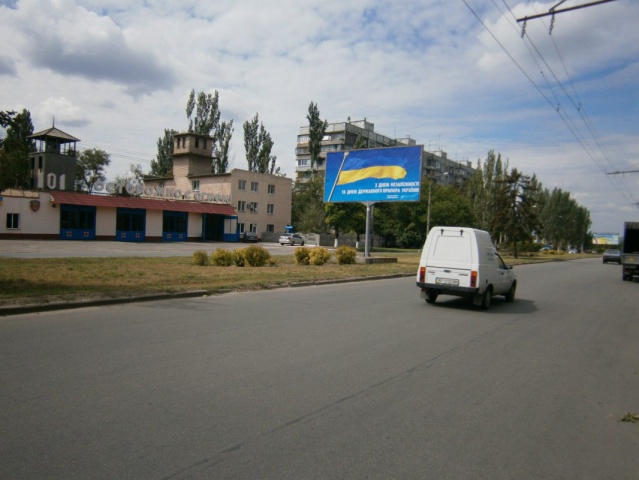 Щит 6x3,  вул.Комарова - вул.Парамонова, рух від вул.Комарова пожарка слева (в город)