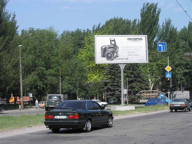 Призма 6x3,  Південне шосе (розподільча смуга) - пр.Металургів (рух від вул.Дігональної) (призматрон)