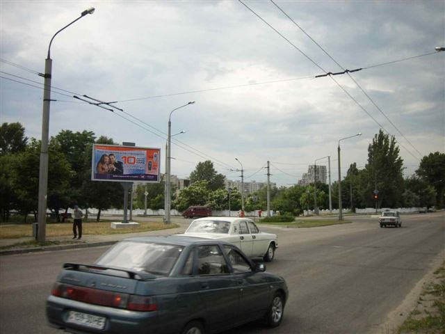 Призма 6x3,  вул.Привокзальна — вїзд на Південного мкрн., ст.Б (призматрон)
