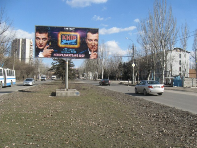 Щит 6x3,  вул.Комарова - вул.Парамонова, рух до вул.Комарова (пожарка справа)