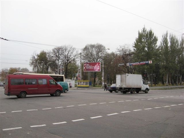 Призма 6x3,  пр.Соборний — пл.Свободи (призматрон)