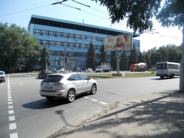Призма 6x3,  Південне шосе (розподільча смуга) - пр.Металургів (рух до вул.Дігональної) (призматрон)