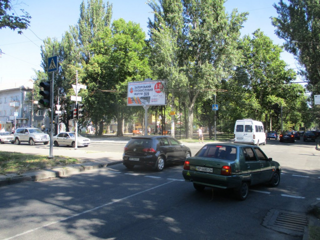 Призма 6x3,  пр.Металургів - вул.Незалежної України (призматрон)
