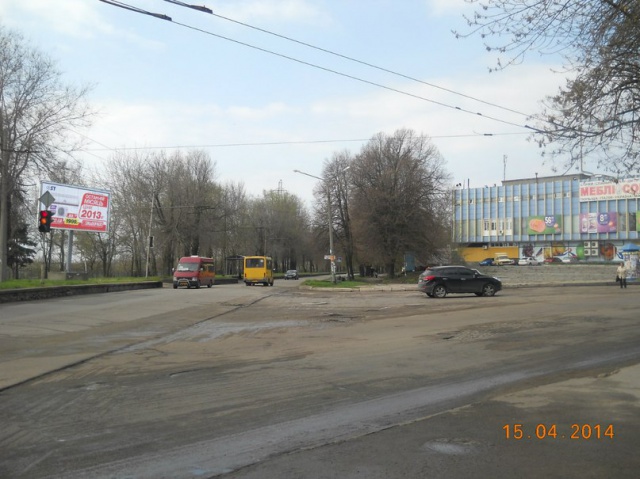 Призма 6x3,  бул.Вінтера —в ул.Кияшко, напротив супермаркету «Сільпо» (призматрон)